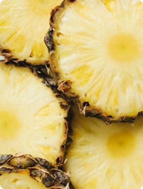 Pineapple-derived bromelain digestive enzyme supporting protein breakdown and comfortable digestion.